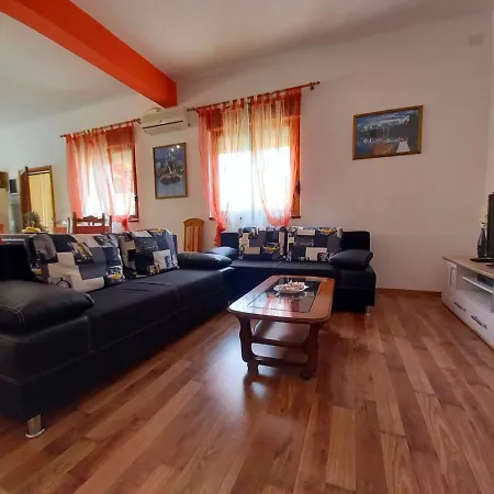 House Oliva, Sveti Kirin *