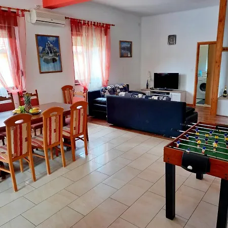 House Oliva, Sveti Kirin *