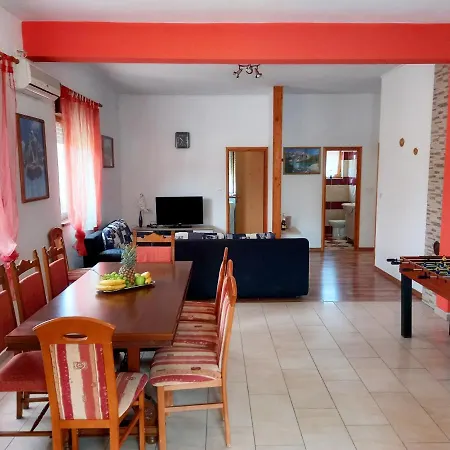 House Oliva, Sveti Kirin Vakantiehuis *